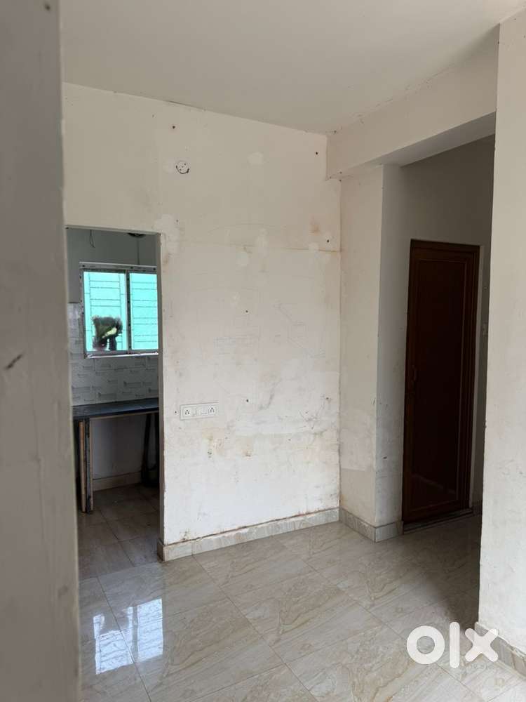 2BHK flat available for rent in tangra. Near seal lane.