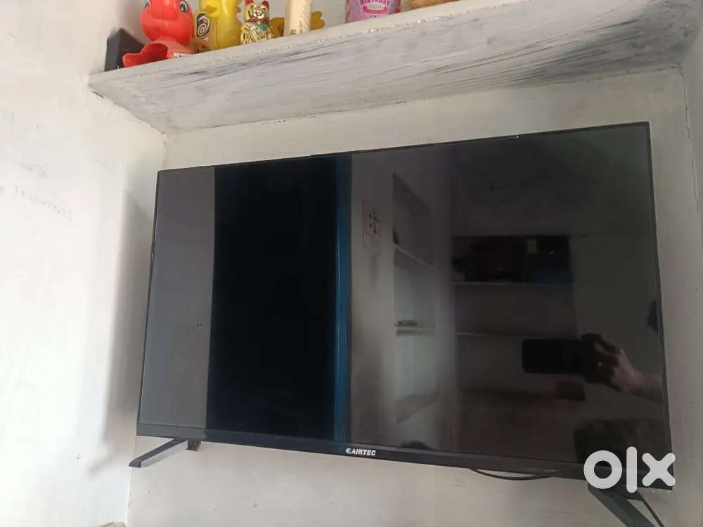 Airtecmovie 32 inches smart TV ceiling