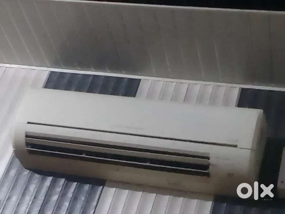 Room' available for rent with AC