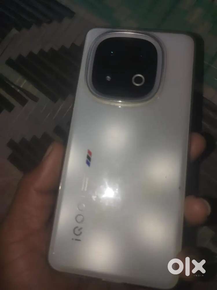 iQOO 13 12gb 256 2 months mobile