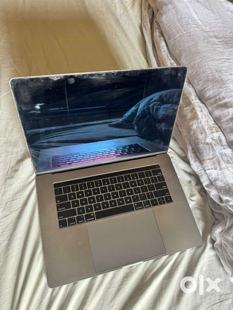 Macbook pro , 15 inch , touchbar , i7 , 16 gb ram , 500 gb ssd