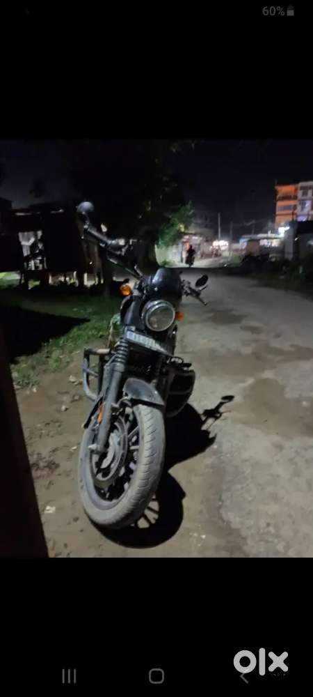 Yezdi roadster (334cc) BIACK