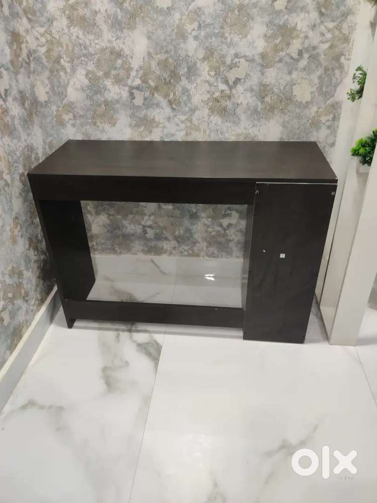 Computer table