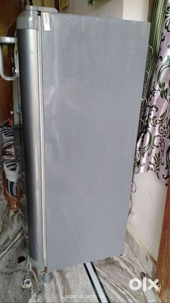 Whirlpool 220 ltr fridge