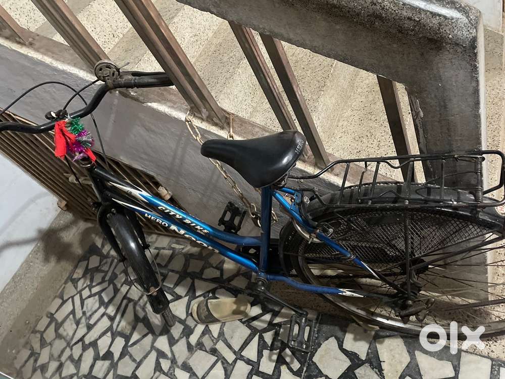 HERO NEON LEDIES CYCLE AVAILABLE FOR SALE