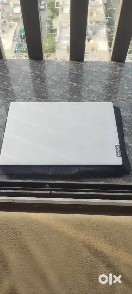 Lenovo LaptopS304 10G i5 8G2X+256 in good condition