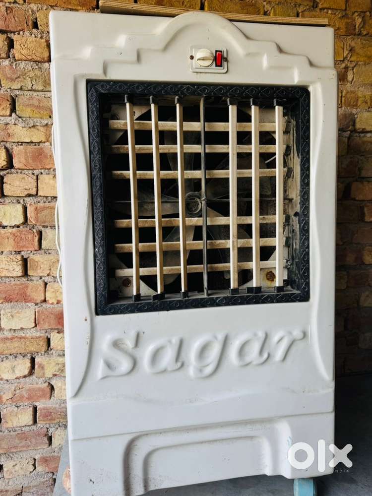 Plastic coolar good working , only 1 year old