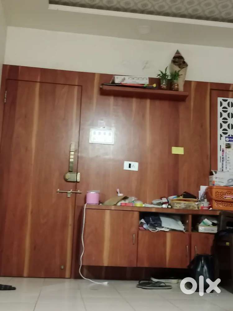 Urgent hiring 1 girl  roomate