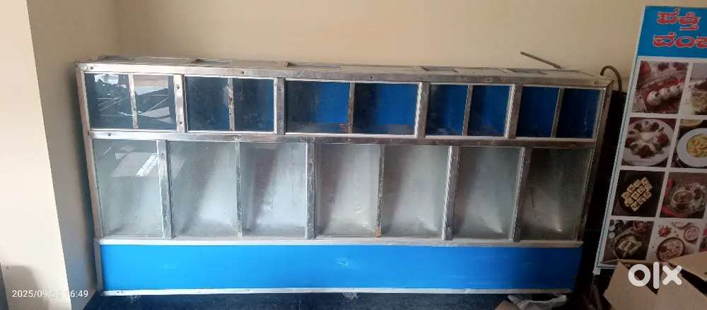 Chips glass table