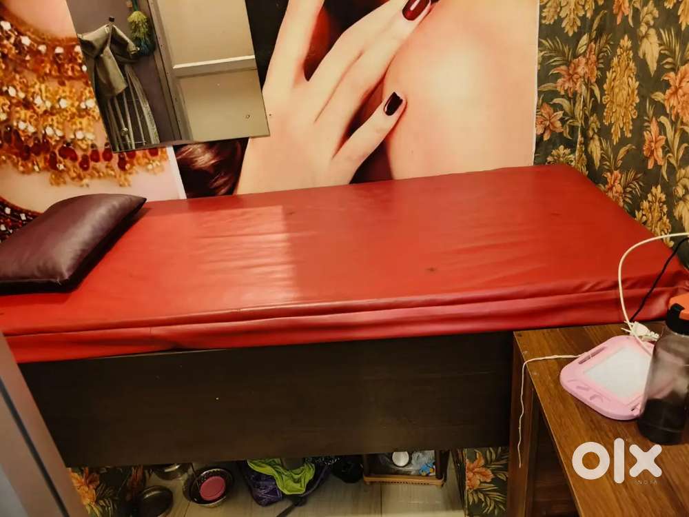 Beauty parlour for sale with products