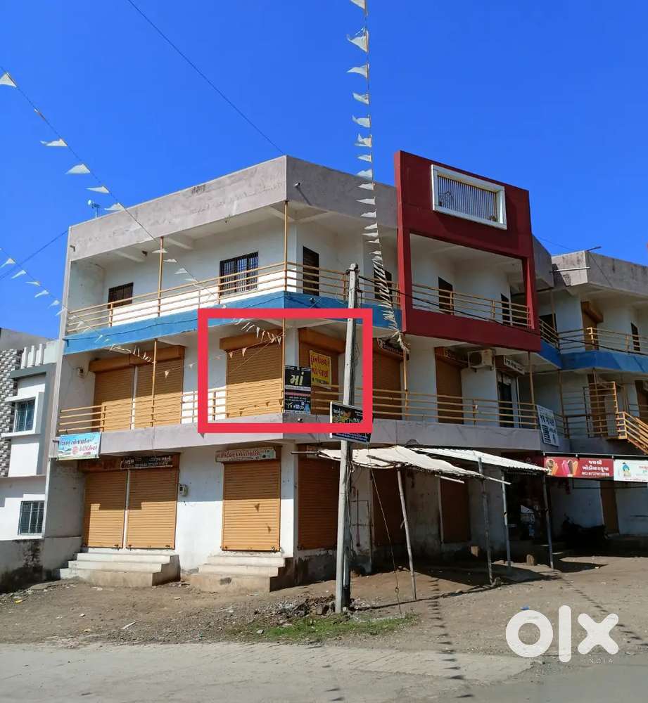 પાલિતાણામાં દુકાન વેચાણથી તથા ભાડેથી આપવાની છે.