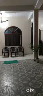किराए पर मकान उपलब्ध है।