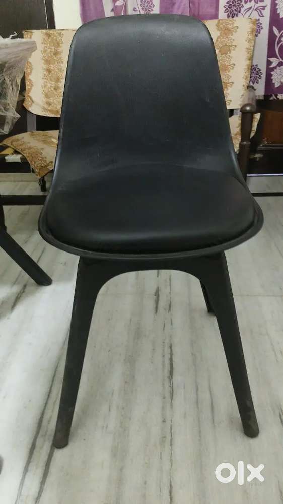 1 table and 4 chair good condition