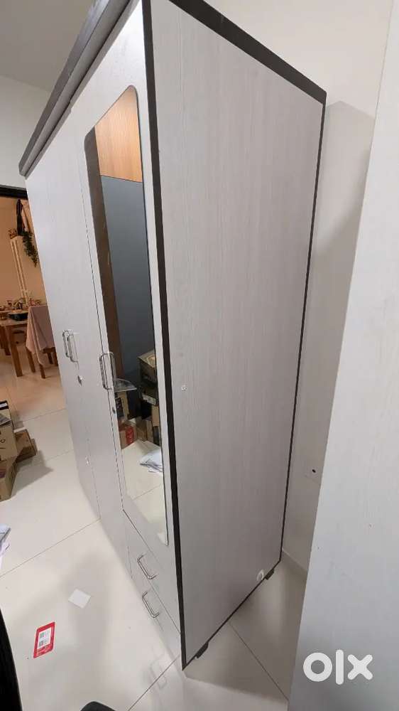 White Oak laminate Engineered Wood 3 Door Wardrobe