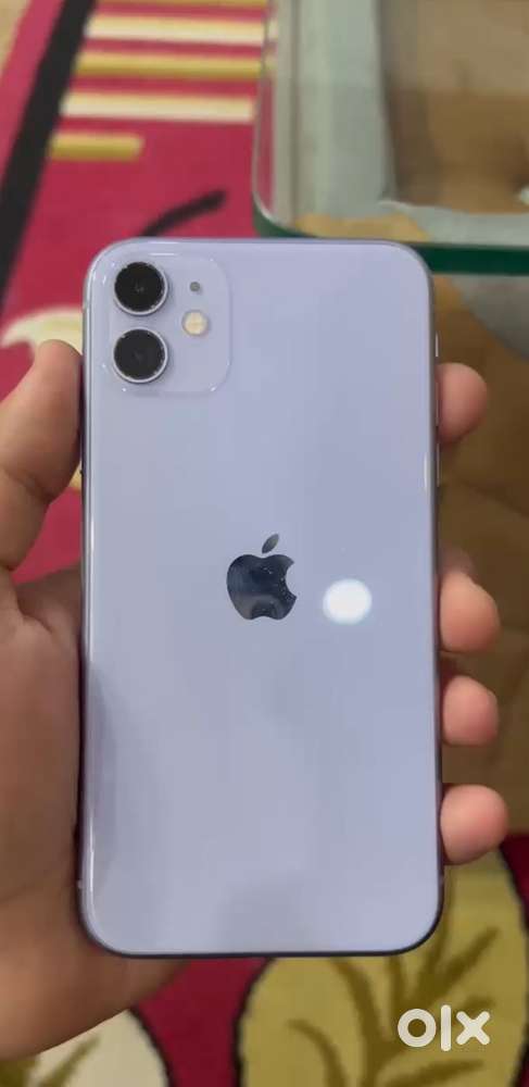 I phone 11 ( 64 GB )
