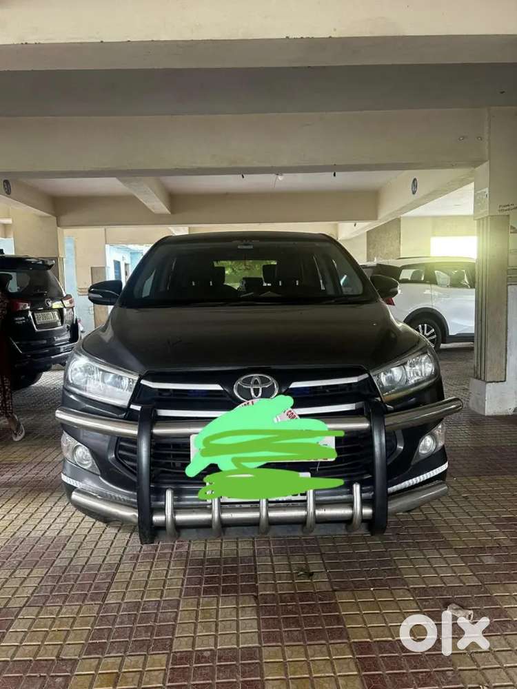 Toyota Innova Crysta 2017, Diesel 162000 Km Driven.