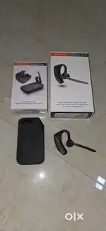 Plantronics voyager 5200 and its case