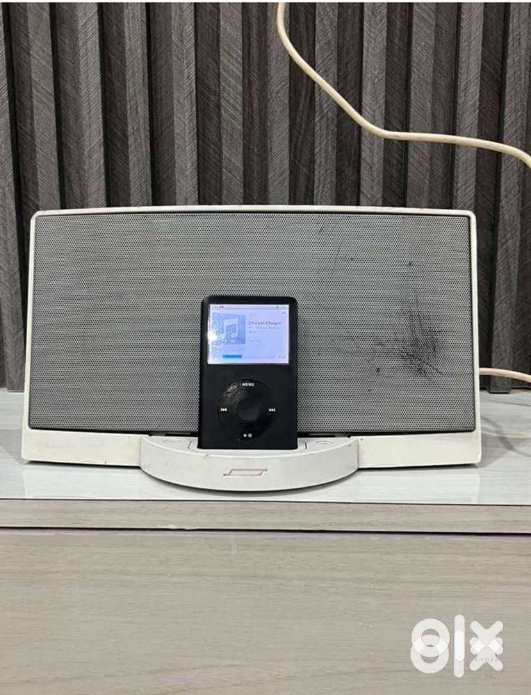 Bose dock with orignal charger only OSAM SOUND… i pod nahi hai sath