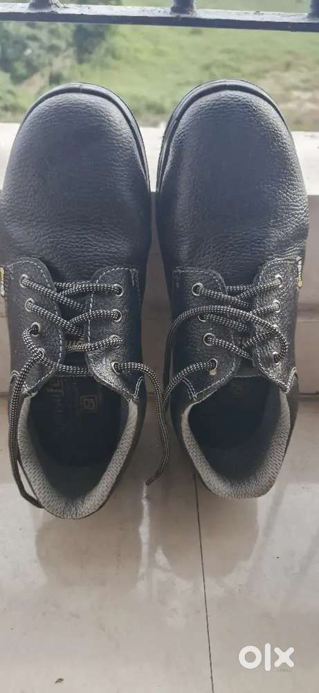 Safety shoes