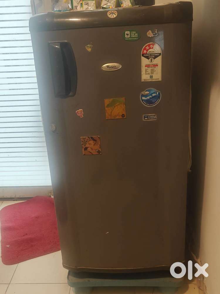 Whirlpool 190 Refrigerator in fab condition