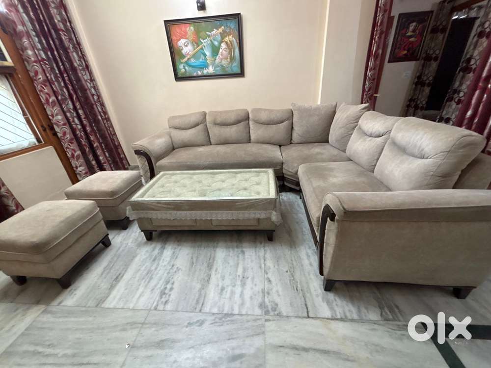7seater sofa with table and 2puffies