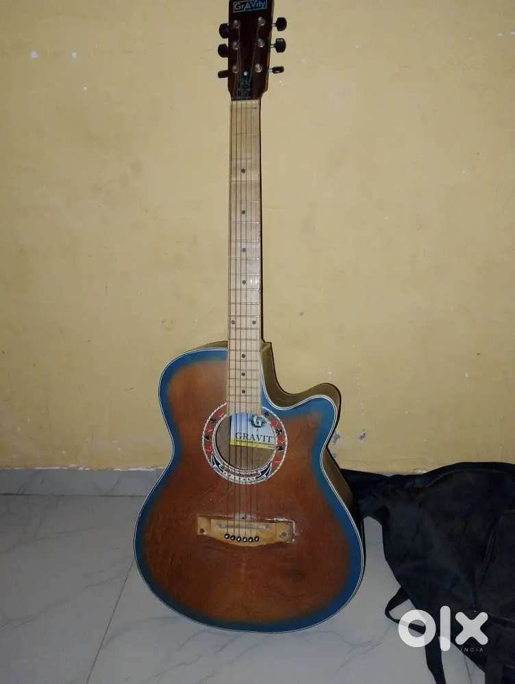 Acoustic gutar, gravity