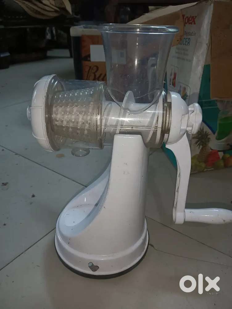 Fruit and vegetable juicer