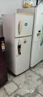 LG 280 litter capacity double door fridge proper working condition