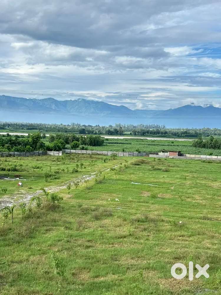 300 gaj plot for sale