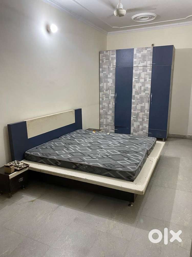 Floor Available For Rent In Sector-14