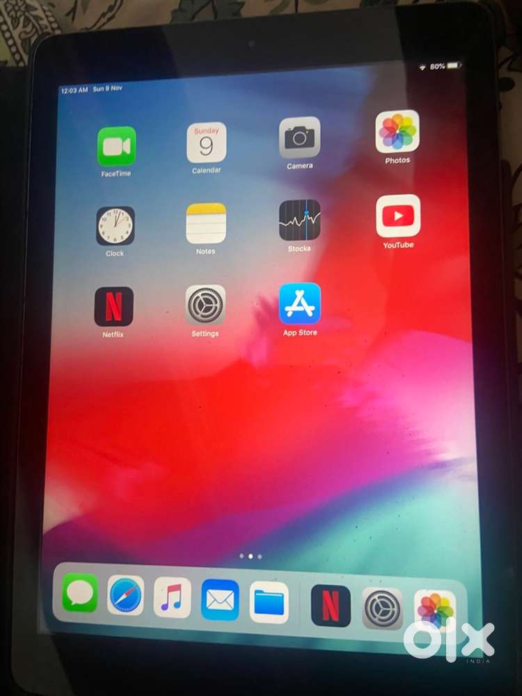 Ipad in good condition with black leather case 360 degree rotatble