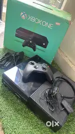 XBOX ONE with 1 controller 1 headphone No power adapter