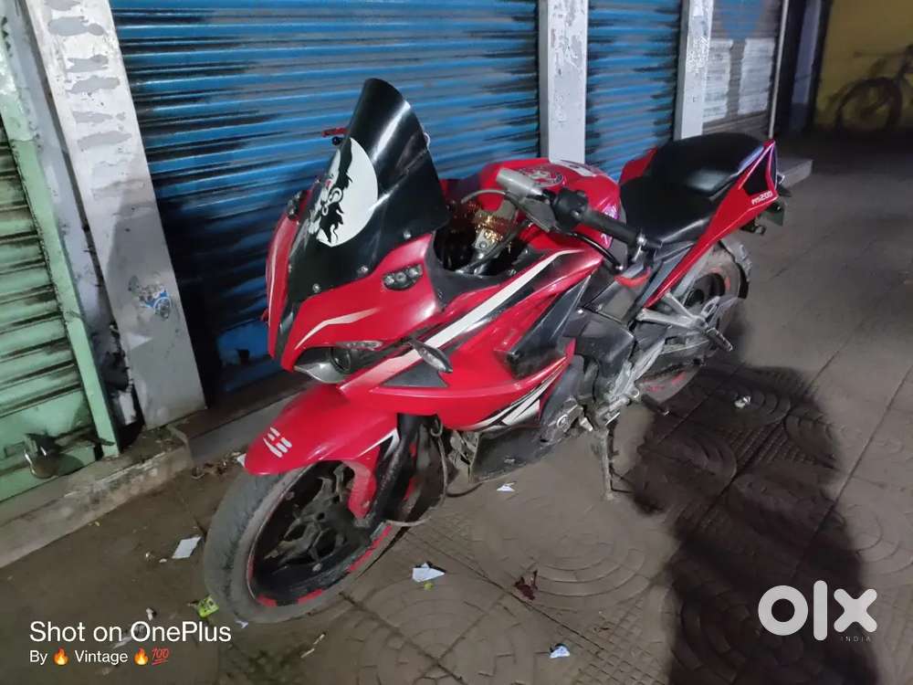 Pulsar Rs200
