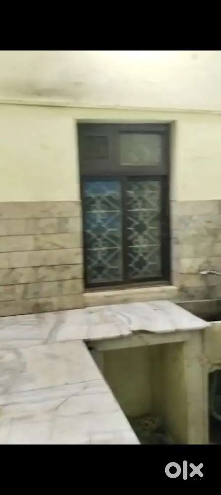 2 bhk flat on rent only for girls