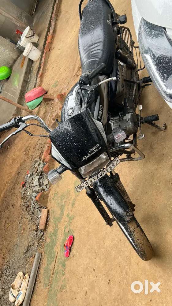 New candision single hand chali Hui h all pepar complete h