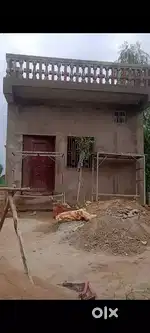 Manlalganj gaura cracing me plot hai 600 area me bana hai