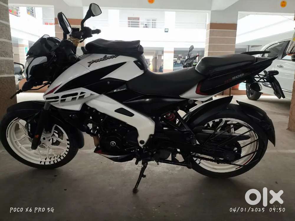 Bajaj pulsar NS 200