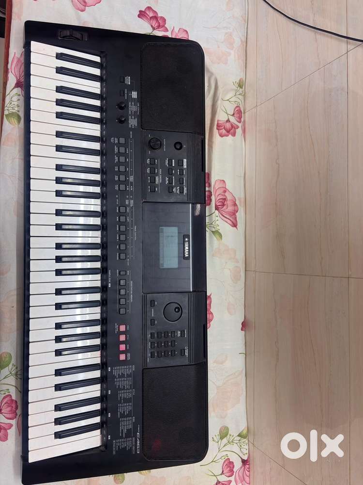 Yamaha PSR-E463 61-Key Portable Keyboard (Black)