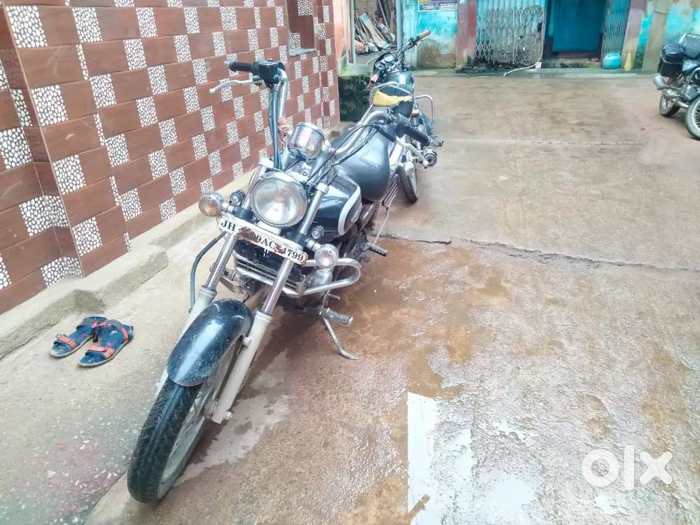 Bajaj Avenger -220