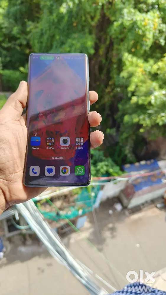 One plus 11R 8/128 full mint condition all accessories
