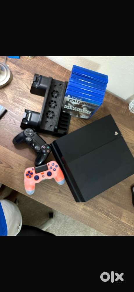 PS4 slim with controller