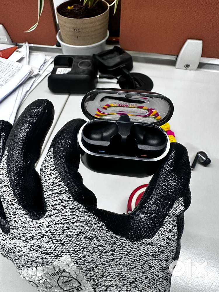 Samsung Galaxy Buds3 Pro Wireless Earbuds