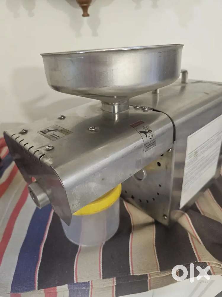 Oil peeling machine