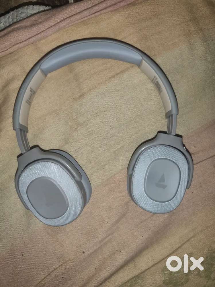 boAt Rockerz 425 Bluetooth wireless headphones