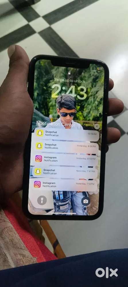 Model:-iphone 11 64Gb all good all working