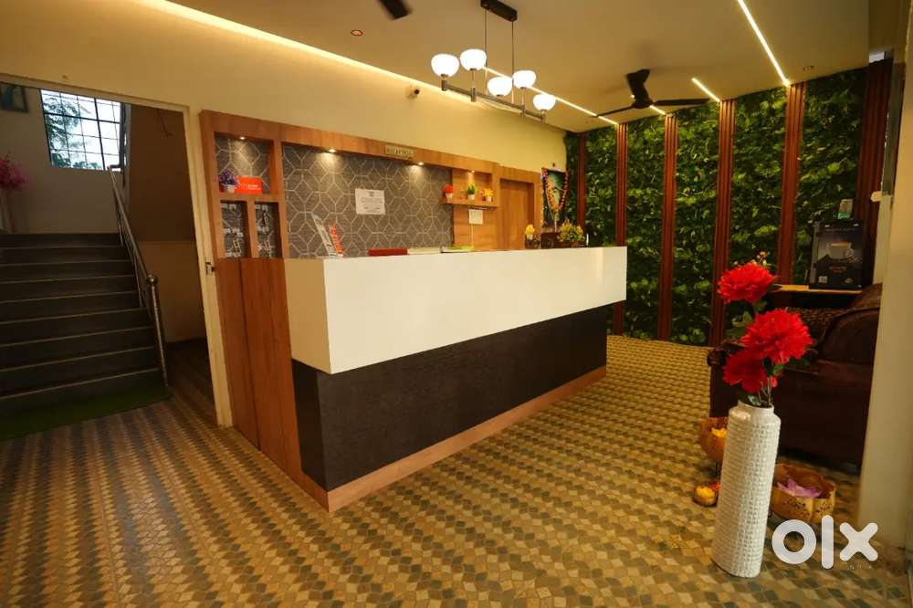 होटल में रिसेप्शनिस्ट और हाउसकीपिंग डिपार्टमेंट में नौकरी की वैकेंसी.