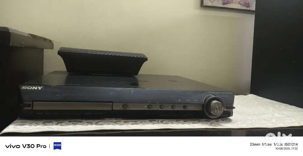 Sony cd player with 5 speakers