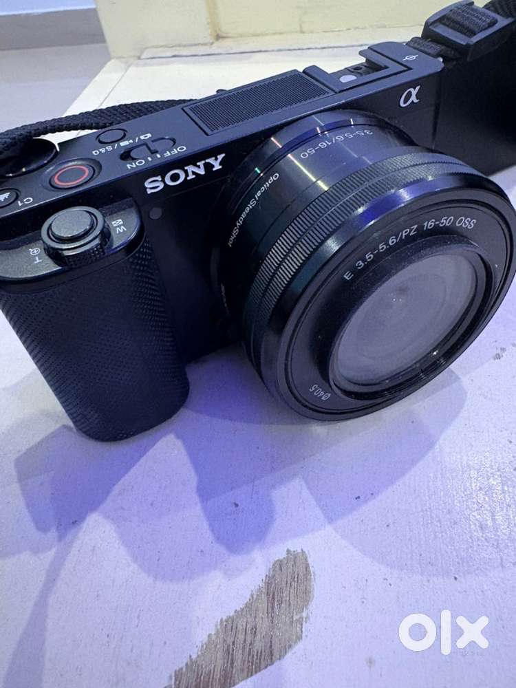 SONY ZVE10 L MIRRORLESS CAMERA.