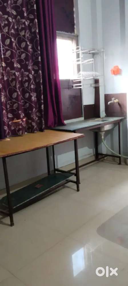 Rooms are  available for students &, worker