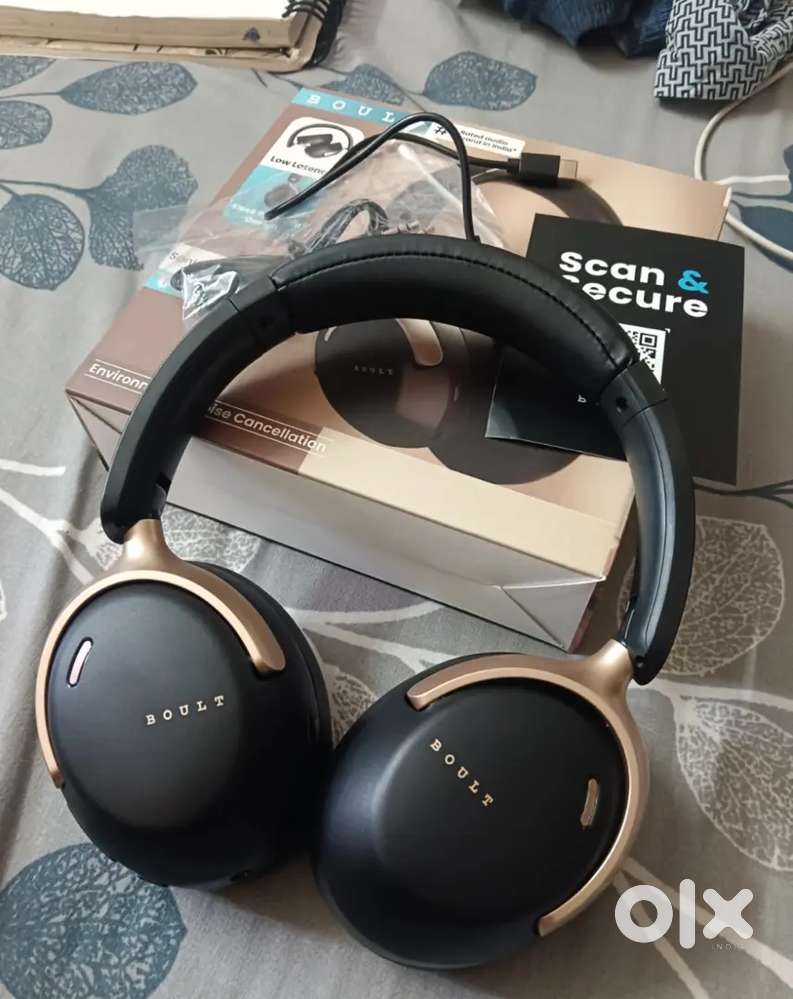 BOULT SONIQ Headphones